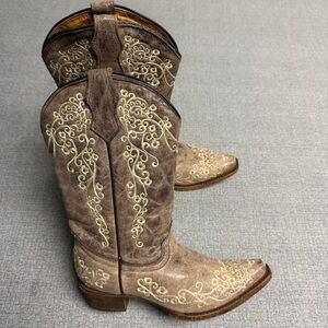 TEEN'S BONE COLOR FLORAL EMBROIDERY SNIP TOE COWBOY BOOT